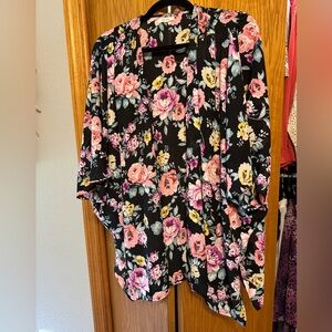 Maurices, one size fits all kimono. smoke free home.